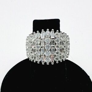 Ring in 925 Sterling and Sparkling Clear Glass Size 5